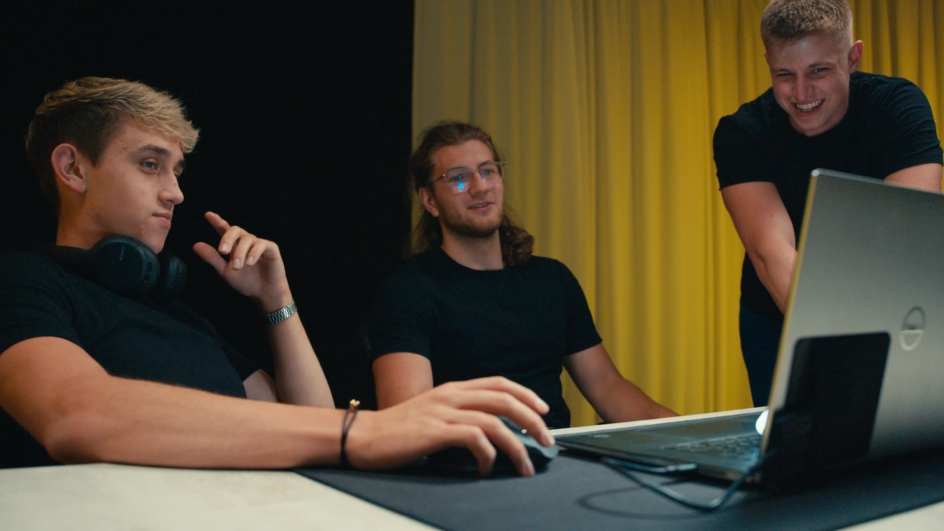 Profesjonalny zespół podczas produkcji filmowej